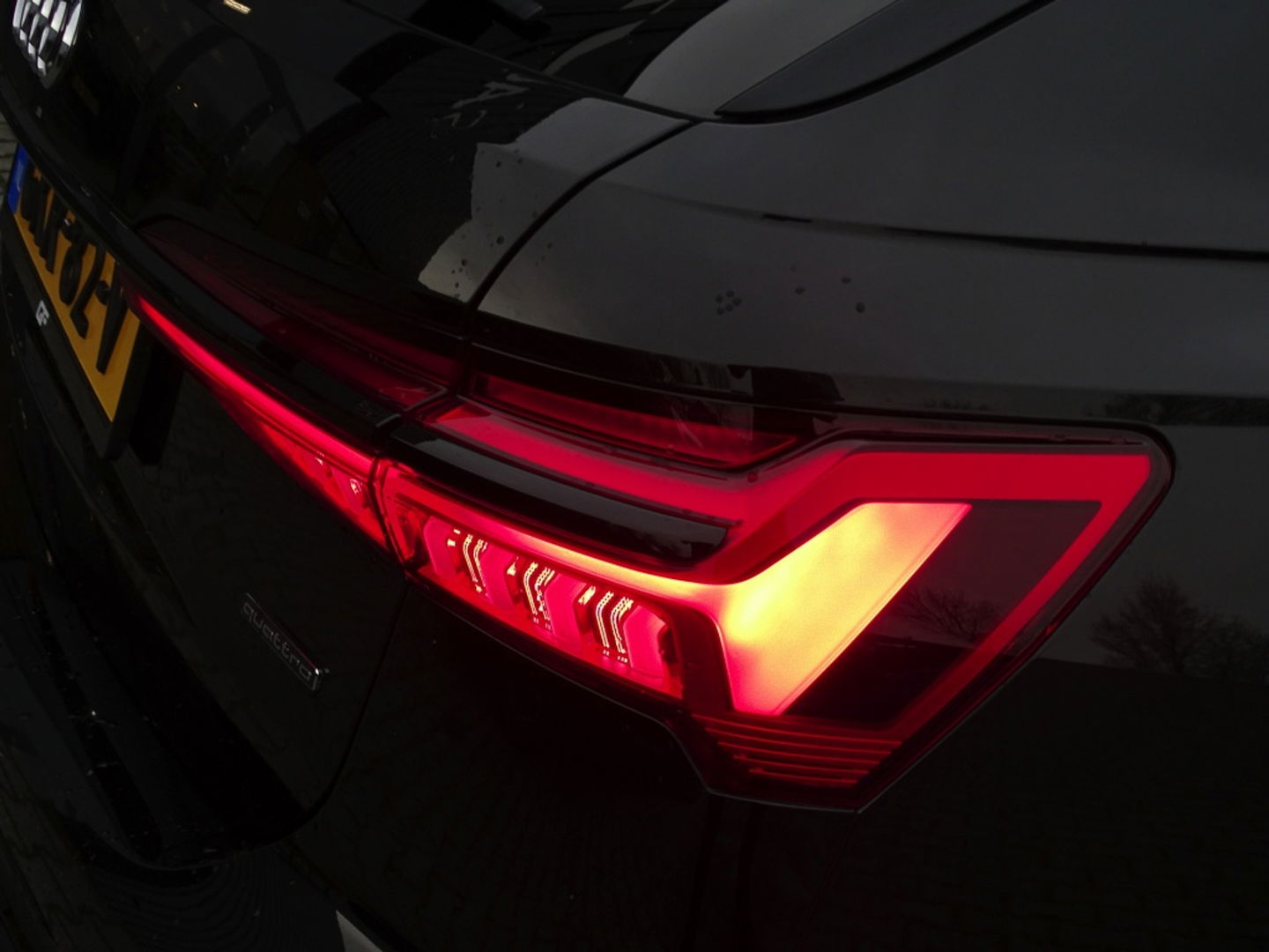 Audi A6 Avant 55 TFSI e 367PK Quattro / S6 Edition / Competition / LED