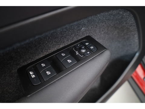 Volvo XC40 1.5 T4 Recharge Inscription Expression | Elek. Stoelen | Camera | Stoel + stuur verw. | Apple Carplay |