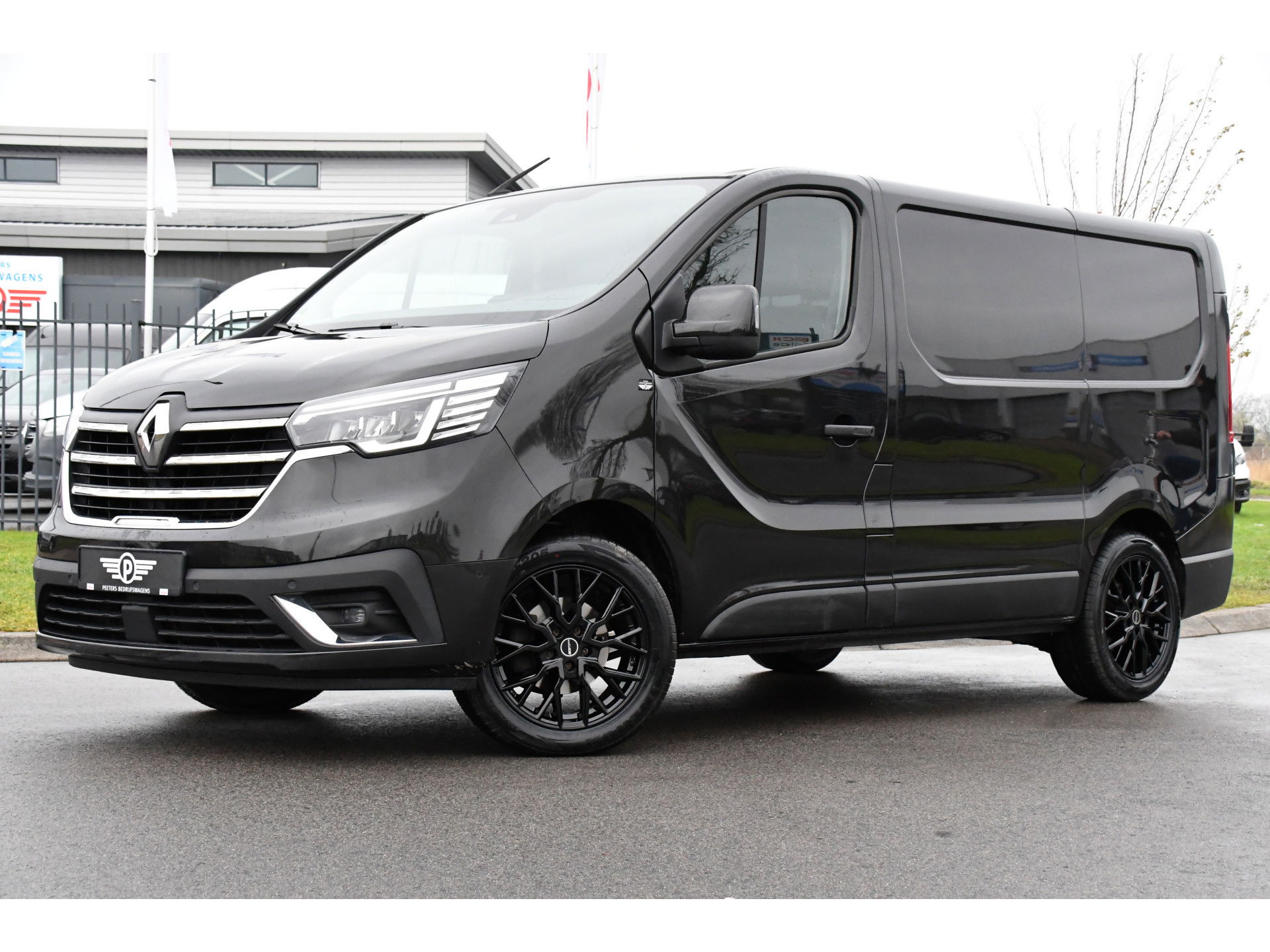 Renault Trafic 2.0 dCi 170 L1H1 Luxe Black Edition Adaptieve Cruise, Camera, Carplay, 170pk, Automaat, LED, Clima, Stoelverwarming, Multimedia, Uniek!