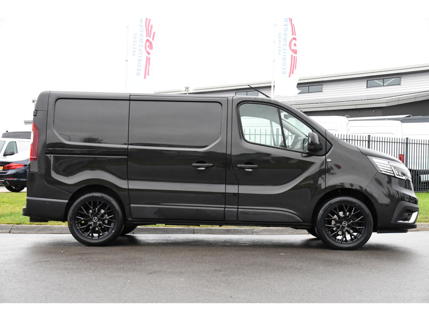 Renault Trafic 2.0 dCi 170 L1H1 Luxe Black Edition Adaptieve Cruise, Camera, Carplay, 170pk, Automaat, LED, Clima, Stoelverwarming, Multimedia, Uniek!