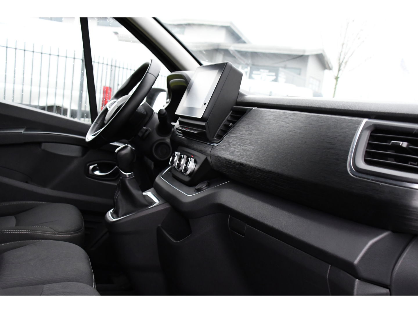 Renault Trafic 2.0 dCi 170 L1H1 Luxe Black Edition Adaptieve Cruise, Camera, Carplay, 170pk, Automaat, LED, Clima, Stoelverwarming, Multimedia, Uniek!