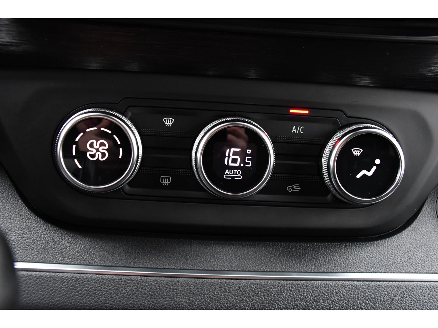 Renault Trafic 2.0 dCi 170 L1H1 Luxe Black Edition Adaptieve Cruise, Camera, Carplay, 170pk, Automaat, LED, Clima, Stoelverwarming, Multimedia, Uniek!