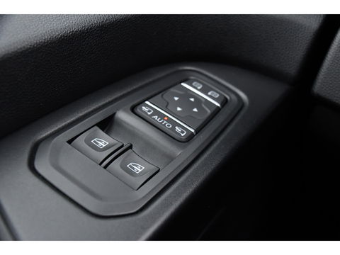 Renault Trafic 2.0 dCi 170 L1H1 Luxe Black Edition Adaptieve Cruise, Camera, Carplay, 170pk, Automaat, LED, Clima, Stoelverwarming, Multimedia, Uniek!