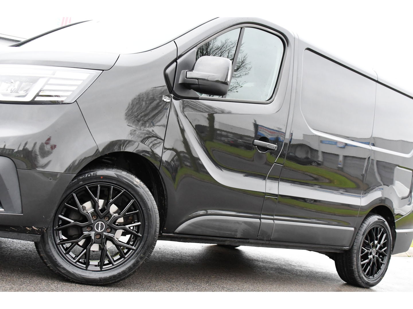 Renault Trafic 2.0 dCi 170 L1H1 Luxe Black Edition Adaptieve Cruise, Camera, Carplay, 170pk, Automaat, LED, Clima, Stoelverwarming, Multimedia, Uniek!