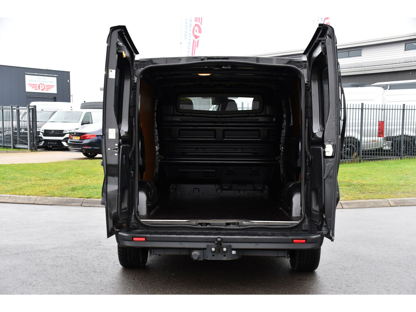 Renault Trafic 2.0 dCi 170 L1H1 Luxe Black Edition Adaptieve Cruise, Camera, Carplay, 170pk, Automaat, LED, Clima, Stoelverwarming, Multimedia, Uniek!