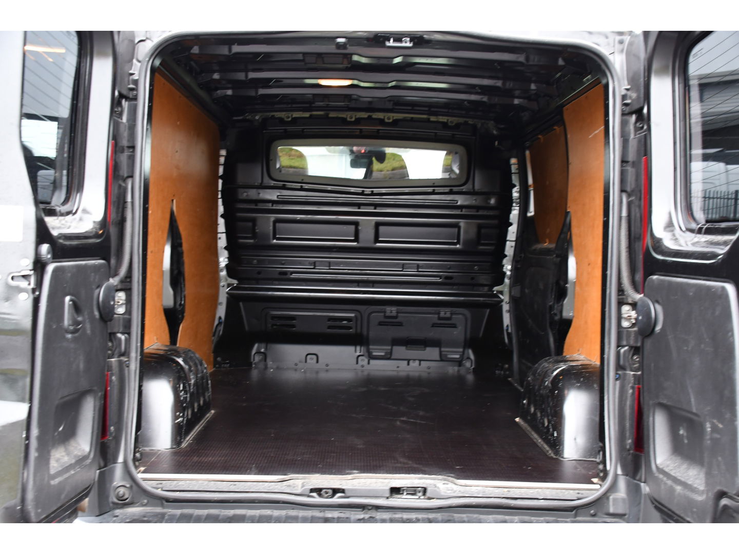 Renault Trafic 2.0 dCi 170 L1H1 Luxe Black Edition Adaptieve Cruise, Camera, Carplay, 170pk, Automaat, LED, Clima, Stoelverwarming, Multimedia, Uniek!