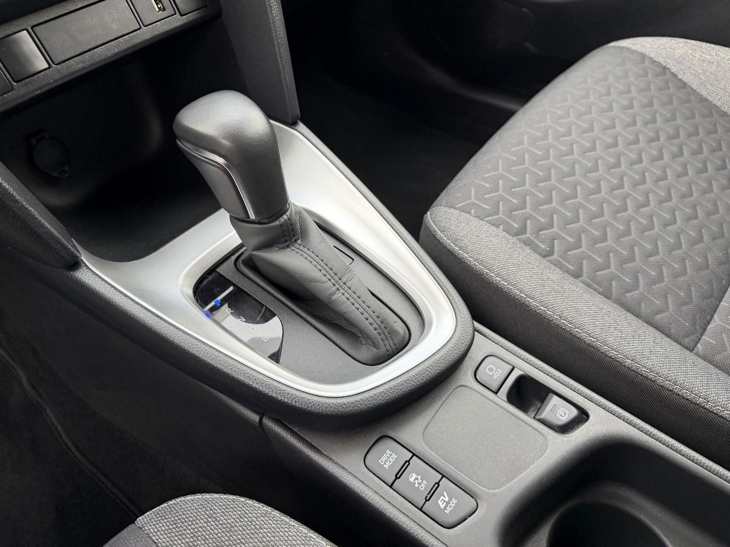 Toyota Yaris Cross 1.5 Hybrid 115 Dynamic sidesteps l Camera l Navigatie