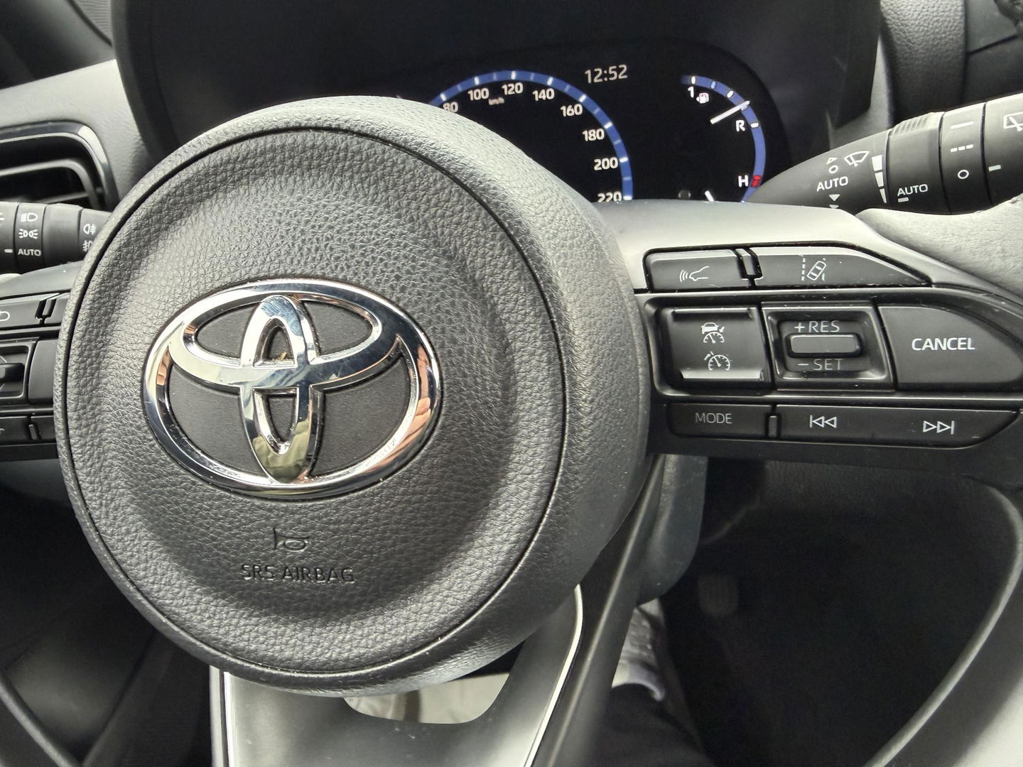 Toyota Yaris Cross 1.5 Hybrid 115 Dynamic sidesteps l Camera l Navigatie