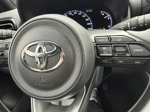 Toyota Yaris Cross 1.5 Hybrid 115 Dynamic sidesteps l Camera l Navigatie