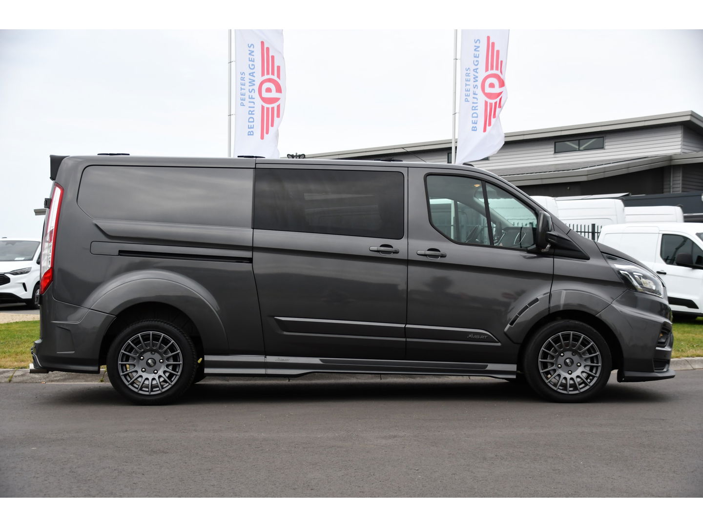 Ford Transit Custom 320 2.0 TDCI DC L2H1 MS-RT Adaptieve Cruise, Camera, 185PK, Carplay, Multimedia, Trekhaak, Automaat, 2 x Schuifdeur, UNIEK!