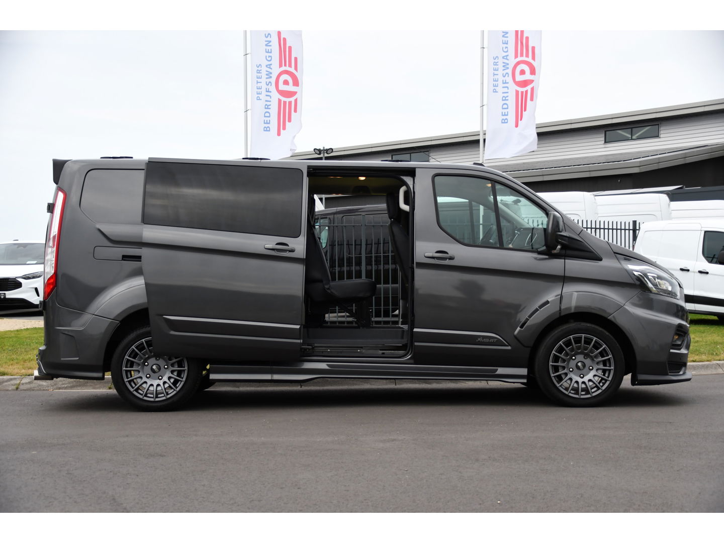 Ford Transit Custom 320 2.0 TDCI DC L2H1 MS-RT Adaptieve Cruise, Camera, 185PK, Carplay, Multimedia, Trekhaak, Automaat, 2 x Schuifdeur, UNIEK!