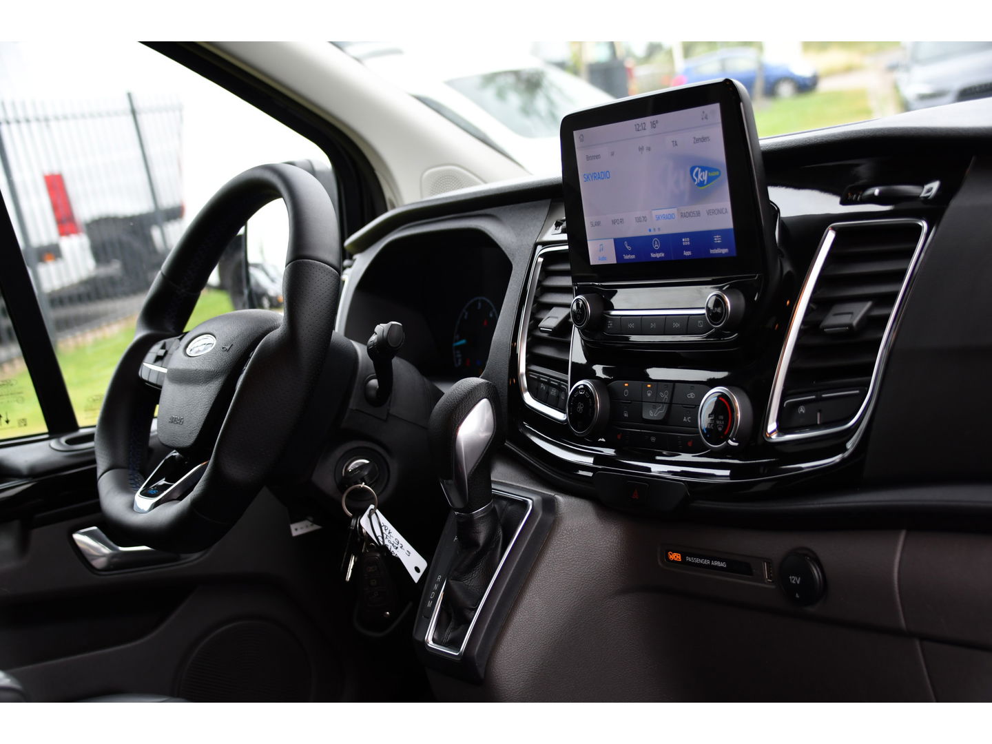 Ford Transit Custom 320 2.0 TDCI DC L2H1 MS-RT Adaptieve Cruise, Camera, 185PK, Carplay, Multimedia, Trekhaak, Automaat, 2 x Schuifdeur, UNIEK!