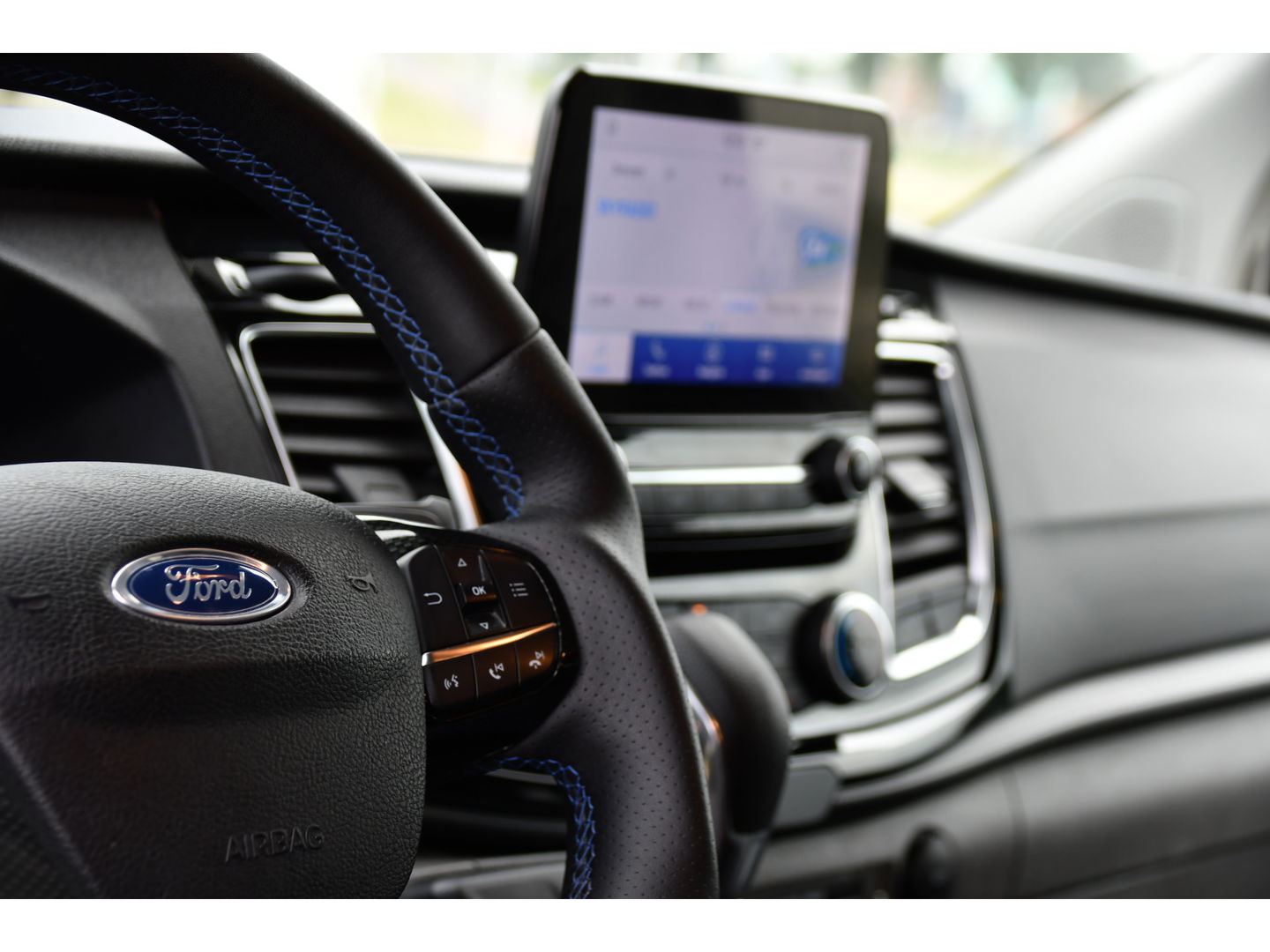 Ford Transit Custom 320 2.0 TDCI DC L2H1 MS-RT Adaptieve Cruise, Camera, 185PK, Carplay, Multimedia, Trekhaak, Automaat, 2 x Schuifdeur, UNIEK!