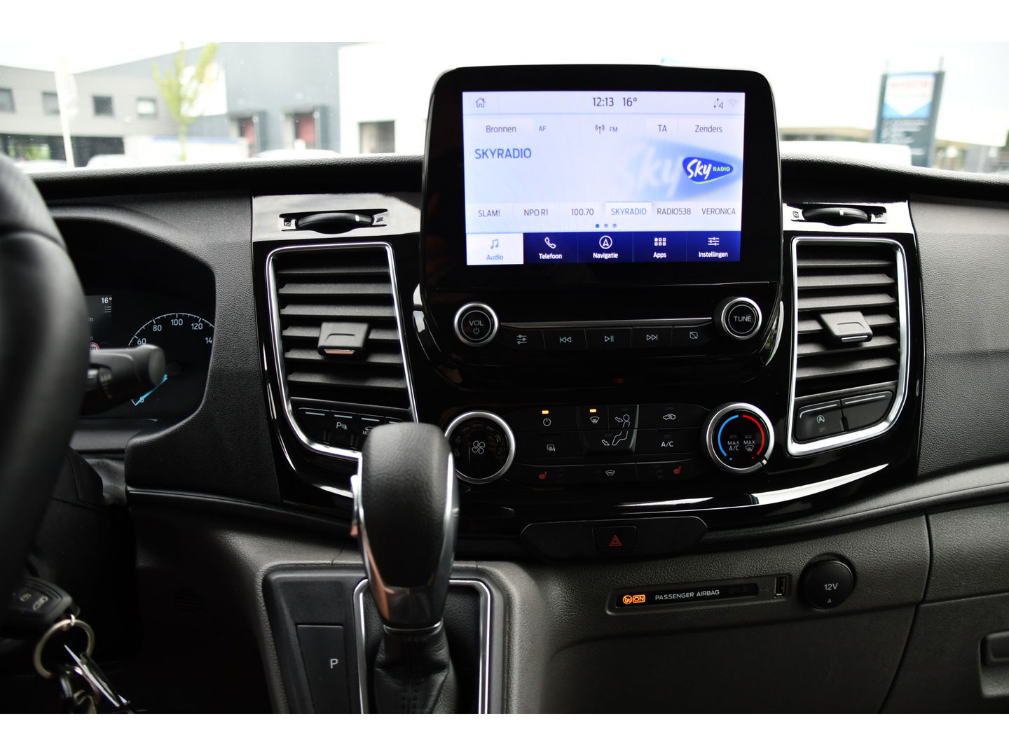 Ford Transit Custom 320 2.0 TDCI DC L2H1 MS-RT Adaptieve Cruise, Camera, 185PK, Carplay, Multimedia, Trekhaak, Automaat, 2 x Schuifdeur, UNIEK!