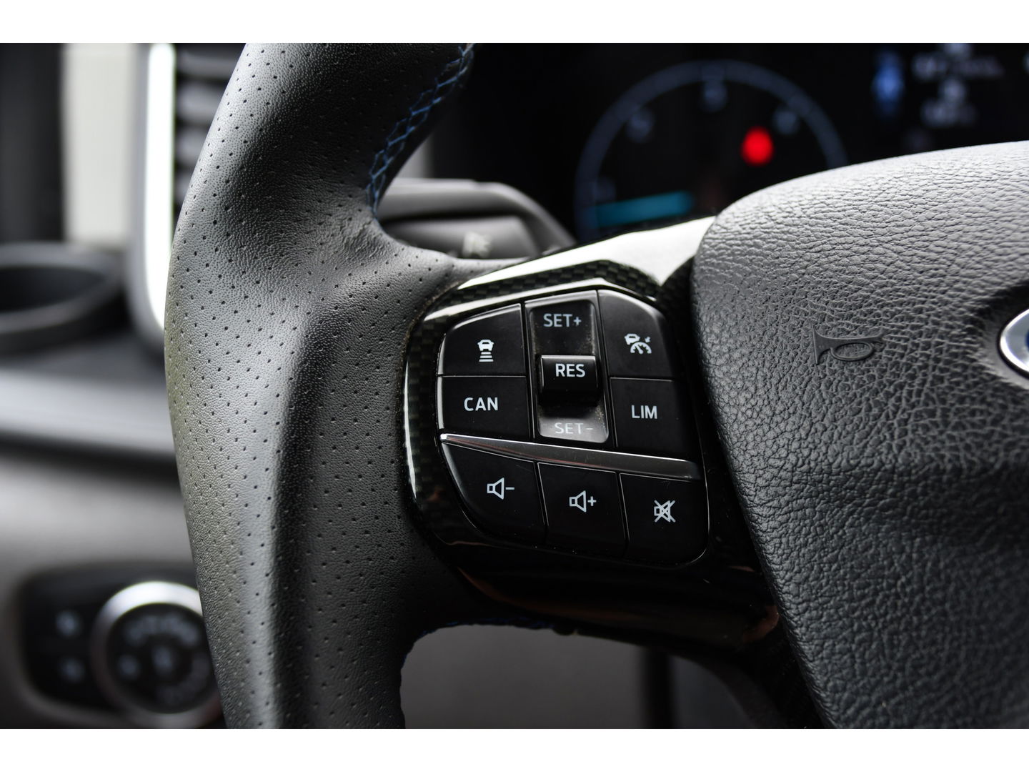 Ford Transit Custom 320 2.0 TDCI DC L2H1 MS-RT Adaptieve Cruise, Camera, 185PK, Carplay, Multimedia, Trekhaak, Automaat, 2 x Schuifdeur, UNIEK!