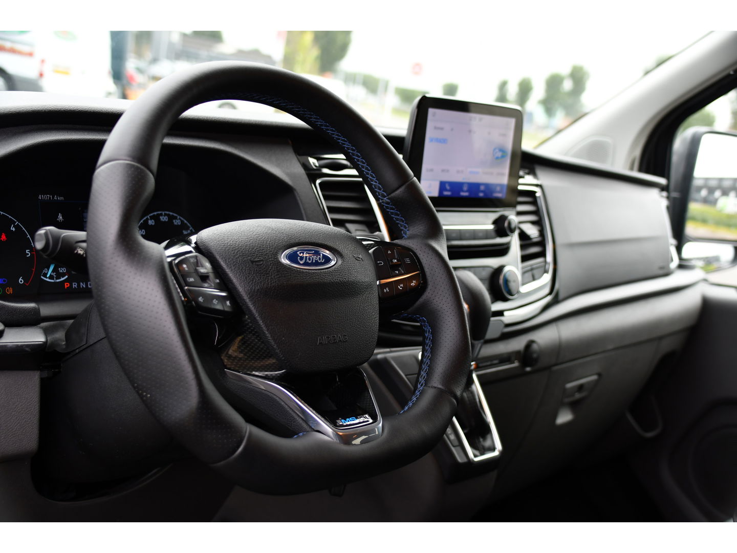 Ford Transit Custom 320 2.0 TDCI DC L2H1 MS-RT Adaptieve Cruise, Camera, 185PK, Carplay, Multimedia, Trekhaak, Automaat, 2 x Schuifdeur, UNIEK!