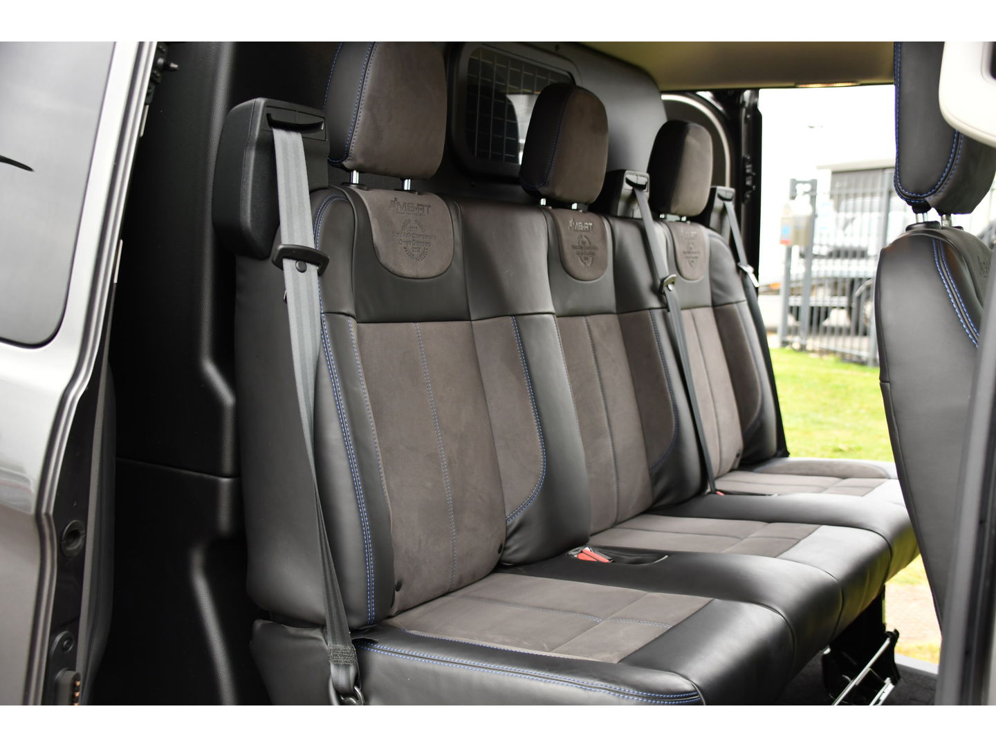 Ford Transit Custom 320 2.0 TDCI DC L2H1 MS-RT Adaptieve Cruise, Camera, 185PK, Carplay, Multimedia, Trekhaak, Automaat, 2 x Schuifdeur, UNIEK!