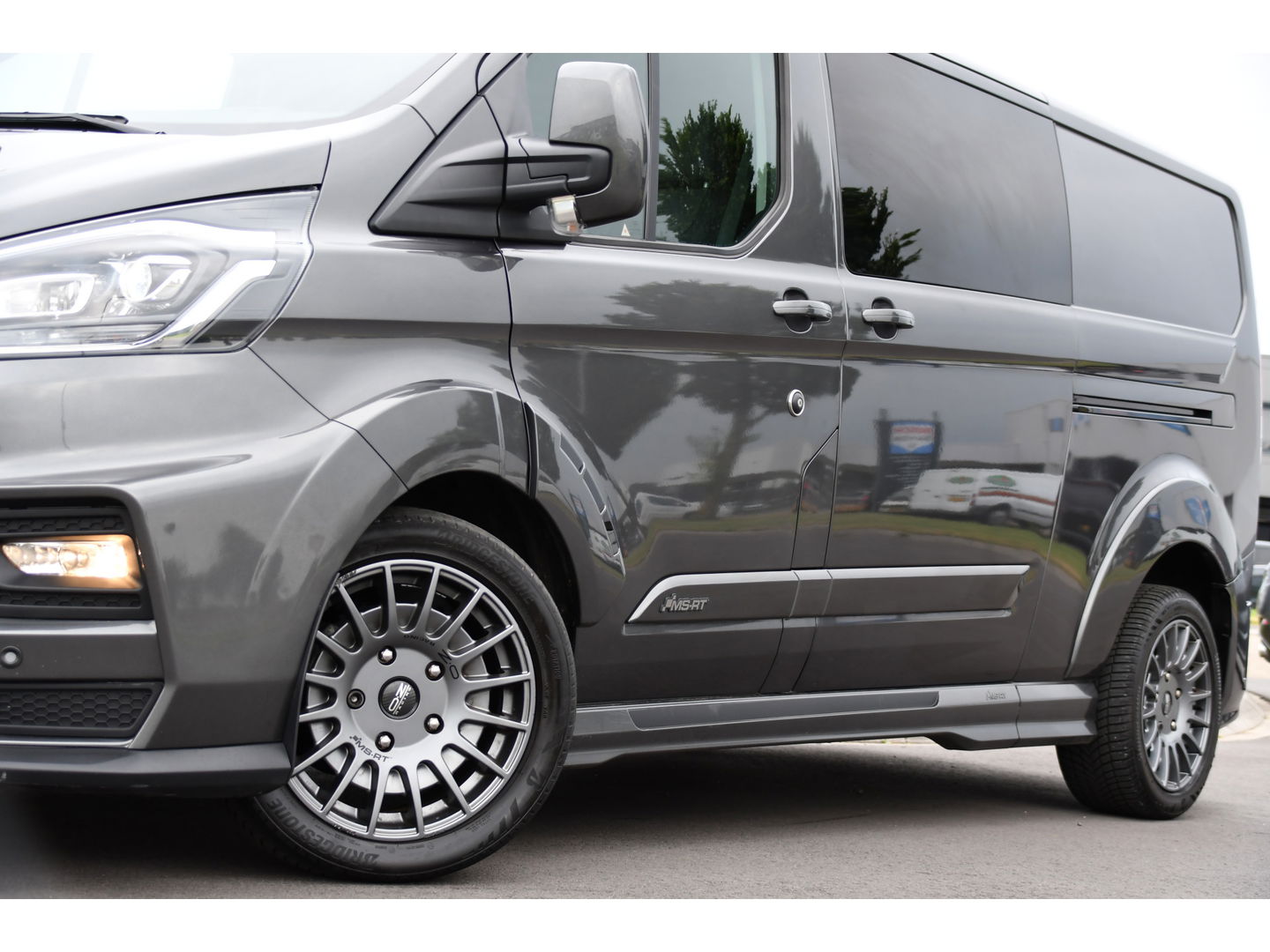 Ford Transit Custom 320 2.0 TDCI DC L2H1 MS-RT Adaptieve Cruise, Camera, 185PK, Carplay, Multimedia, Trekhaak, Automaat, 2 x Schuifdeur, UNIEK!