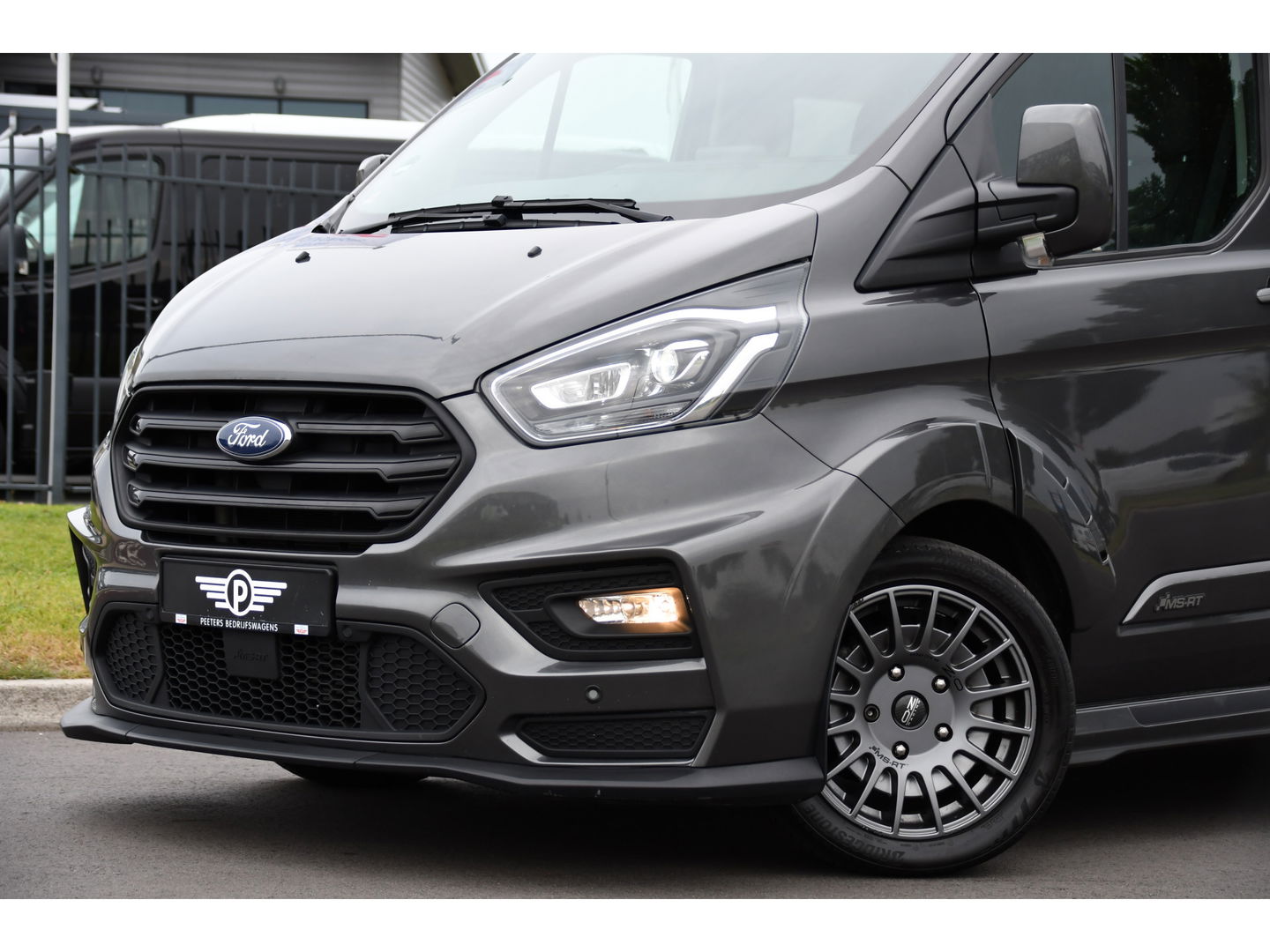 Ford Transit Custom 320 2.0 TDCI DC L2H1 MS-RT Adaptieve Cruise, Camera, 185PK, Carplay, Multimedia, Trekhaak, Automaat, 2 x Schuifdeur, UNIEK!