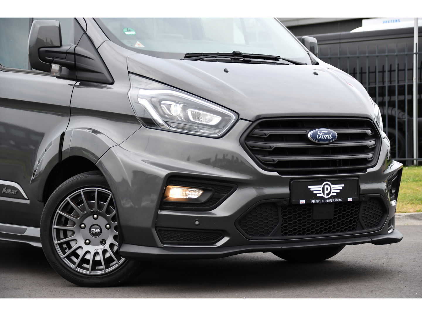 Ford Transit Custom 320 2.0 TDCI DC L2H1 MS-RT Adaptieve Cruise, Camera, 185PK, Carplay, Multimedia, Trekhaak, Automaat, 2 x Schuifdeur, UNIEK!