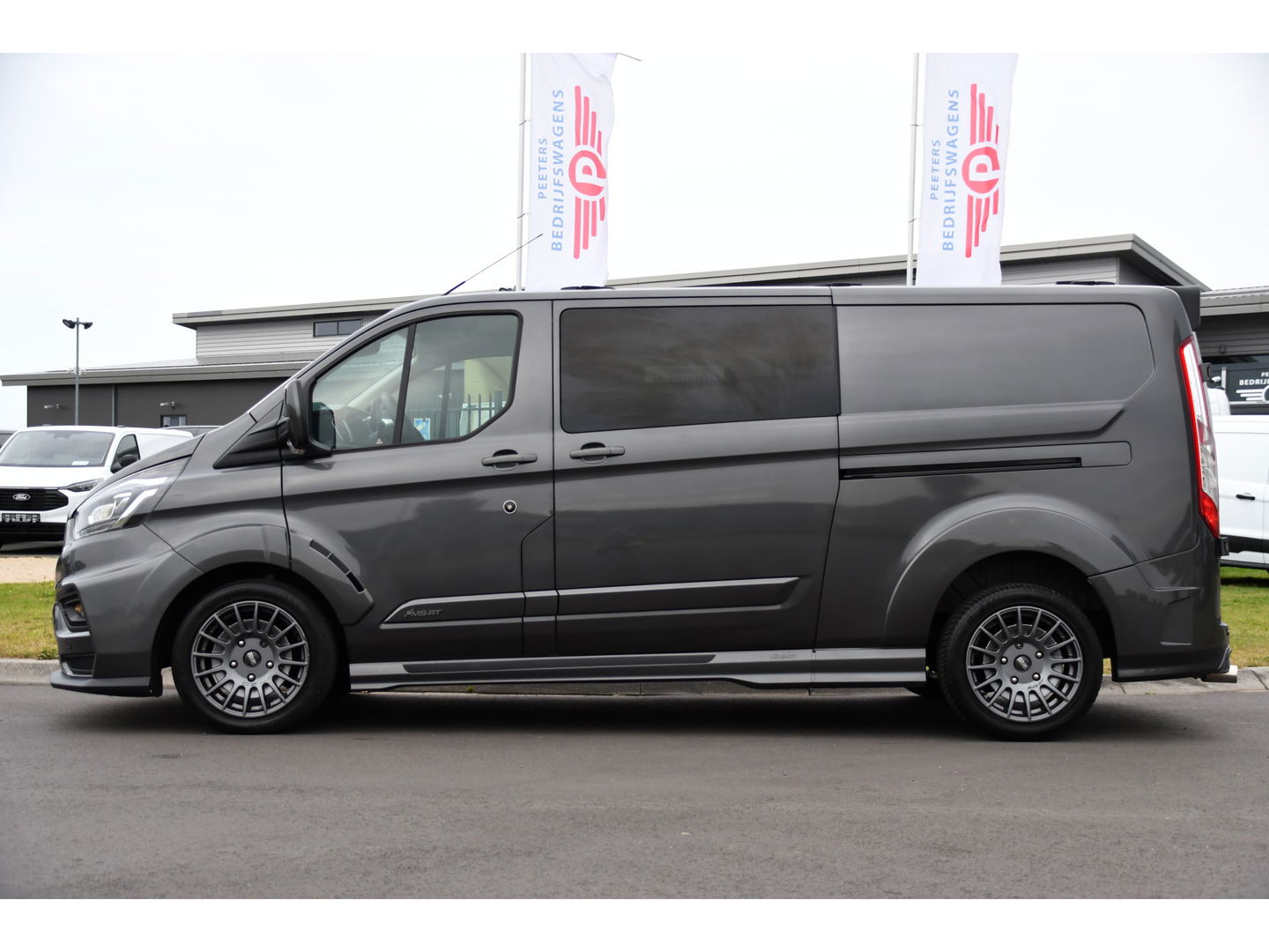 Ford Transit Custom 320 2.0 TDCI DC L2H1 MS-RT Adaptieve Cruise, Camera, 185PK, Carplay, Multimedia, Trekhaak, Automaat, 2 x Schuifdeur, UNIEK!