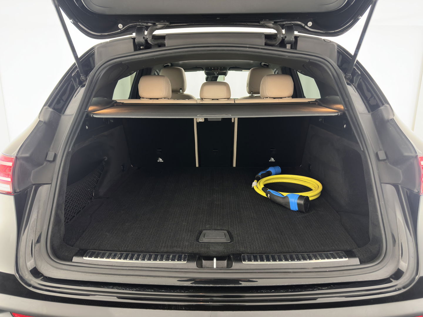 Mercedes-Benz EQC 400 4MATIC Business Solution 80 kWh (3-Fase) {SOH-93%} (INCL-BTW) *AUT | SUNROOF | WIDE-SCREEN-DIGI-COCKPIT | MEMORY-PACK | SURROUND-VIEW | KEYLESS | ARTICO-FULL-LEATHER | SPORT-SEATS | DAB+ | 19 ''*