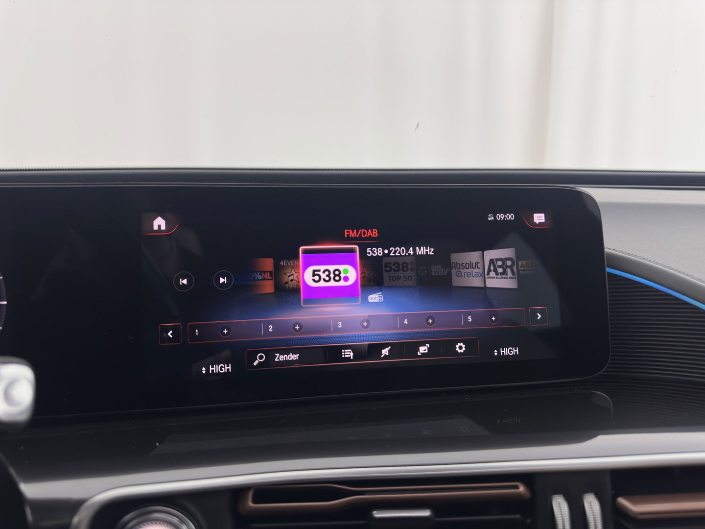 Mercedes-Benz EQC 400 4MATIC Business Solution 80 kWh (3-Fase) {SOH-93%} (INCL-BTW) *AUT | SUNROOF | WIDE-SCREEN-DIGI-COCKPIT | MEMORY-PACK | SURROUND-VIEW | KEYLESS | ARTICO-FULL-LEATHER | SPORT-SEATS | DAB+ | 19 ''*