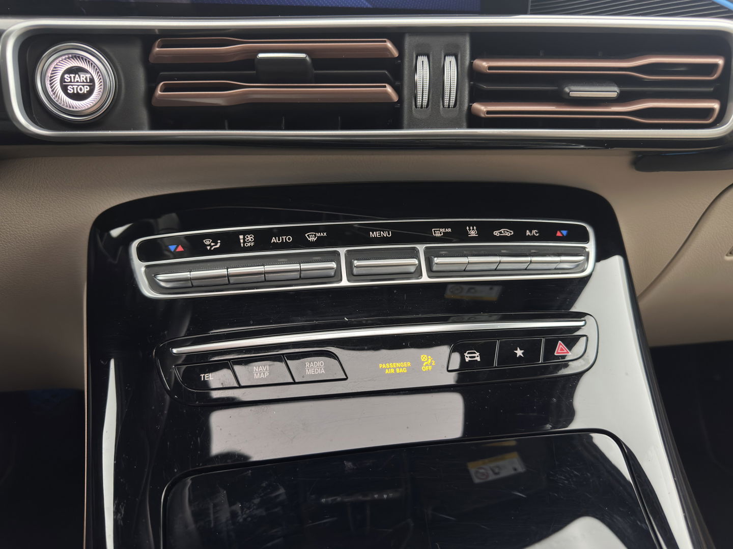 Mercedes-Benz EQC 400 4MATIC Business Solution 80 kWh (3-Fase) {SOH-93%} (INCL-BTW) *AUT | SUNROOF | WIDE-SCREEN-DIGI-COCKPIT | MEMORY-PACK | SURROUND-VIEW | KEYLESS | ARTICO-FULL-LEATHER | SPORT-SEATS | DAB+ | 19 ''*