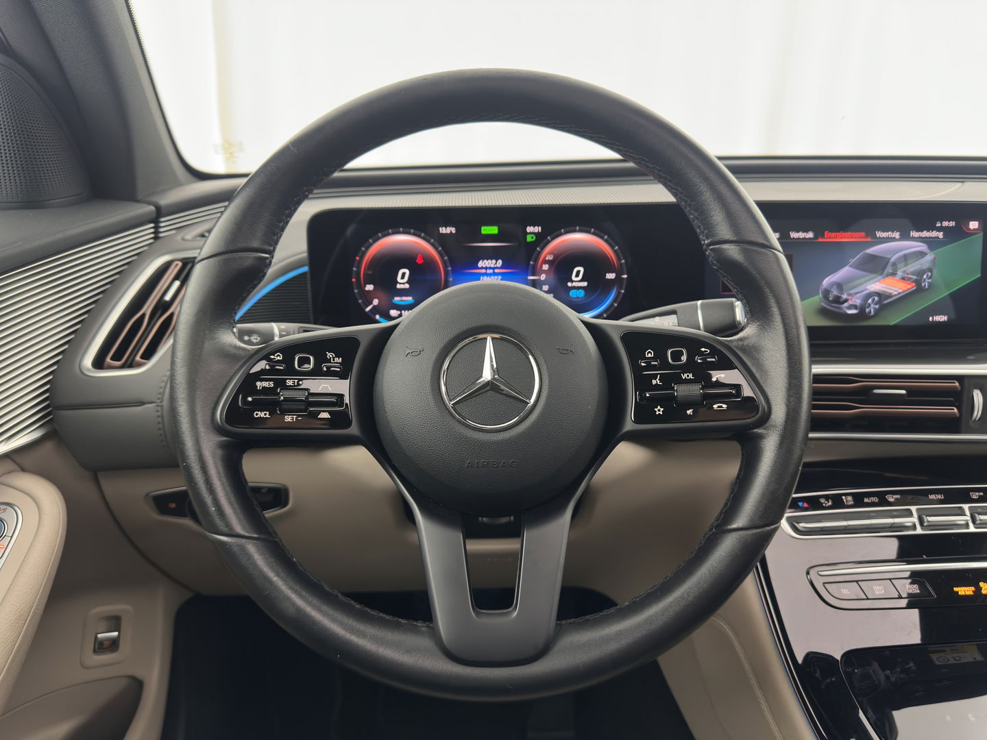 Mercedes-Benz EQC 400 4MATIC Business Solution 80 kWh (3-Fase) {SOH-93%} (INCL-BTW) *AUT | SUNROOF | WIDE-SCREEN-DIGI-COCKPIT | MEMORY-PACK | SURROUND-VIEW | KEYLESS | ARTICO-FULL-LEATHER | SPORT-SEATS | DAB+ | 19 ''*