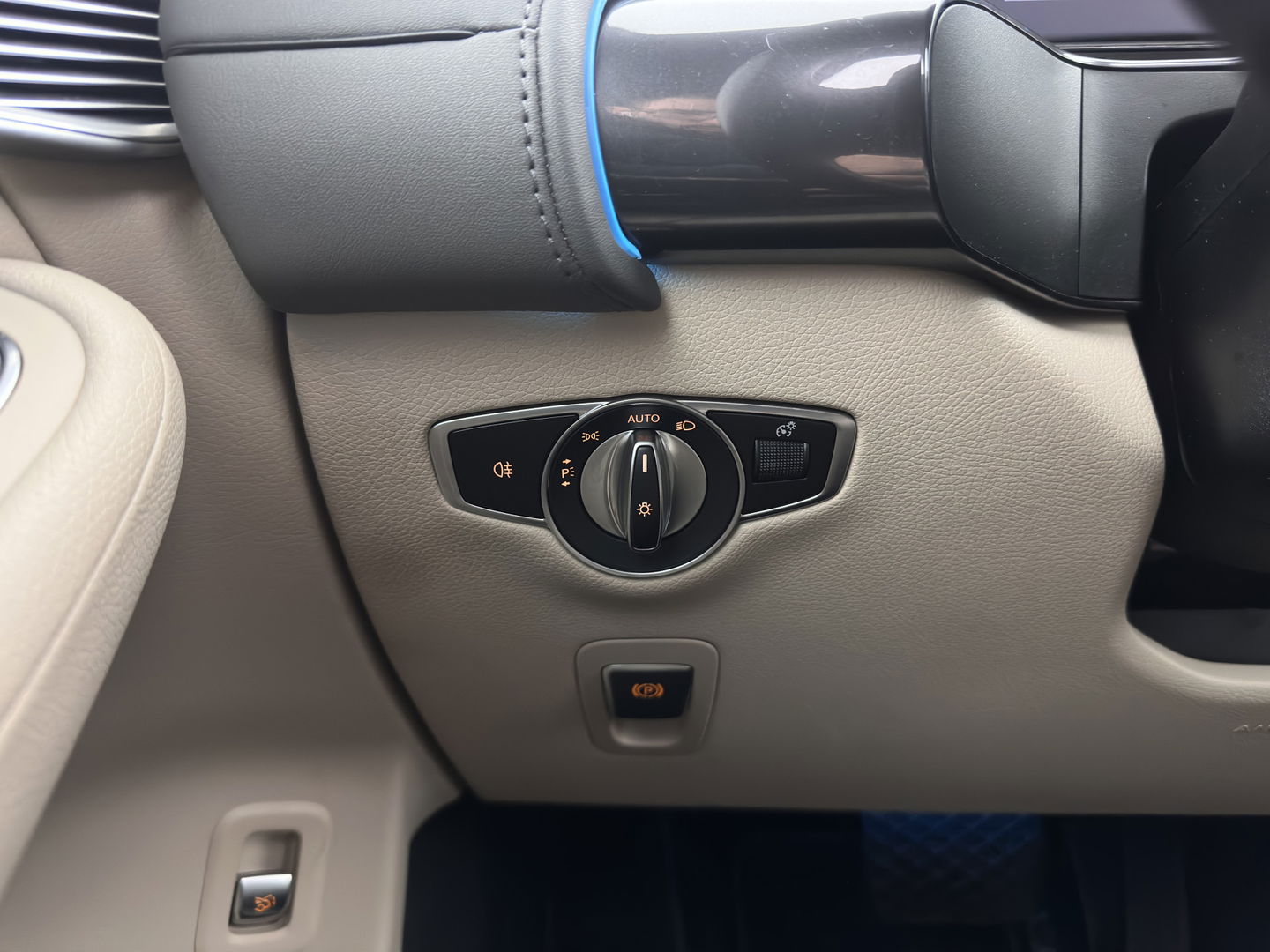 Mercedes-Benz EQC 400 4MATIC Business Solution 80 kWh (3-Fase) {SOH-93%} (INCL-BTW) *AUT | SUNROOF | WIDE-SCREEN-DIGI-COCKPIT | MEMORY-PACK | SURROUND-VIEW | KEYLESS | ARTICO-FULL-LEATHER | SPORT-SEATS | DAB+ | 19 ''*