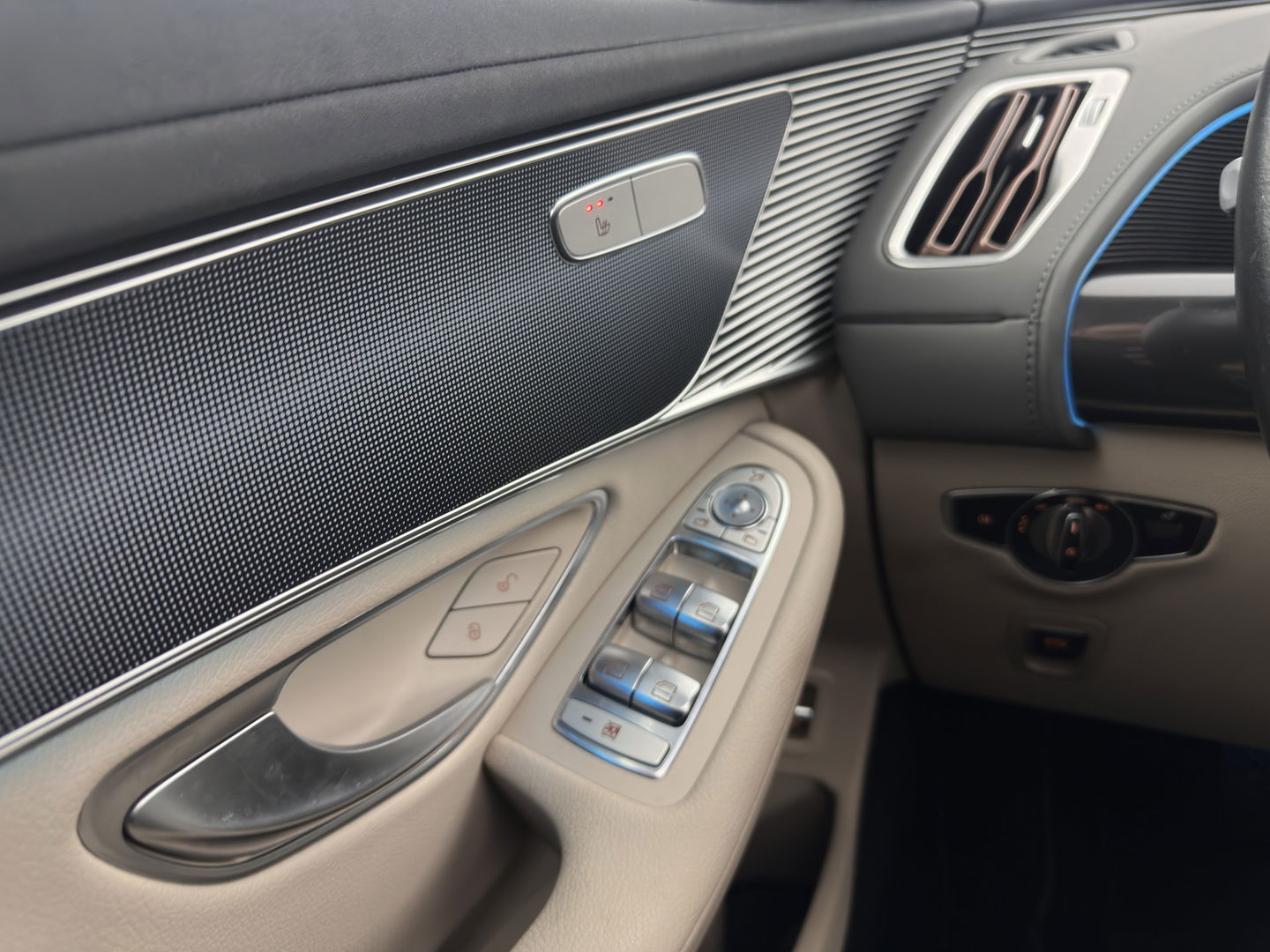 Mercedes-Benz EQC 400 4MATIC Business Solution 80 kWh (3-Fase) {SOH-93%} (INCL-BTW) *AUT | SUNROOF | WIDE-SCREEN-DIGI-COCKPIT | MEMORY-PACK | SURROUND-VIEW | KEYLESS | ARTICO-FULL-LEATHER | SPORT-SEATS | DAB+ | 19 ''*