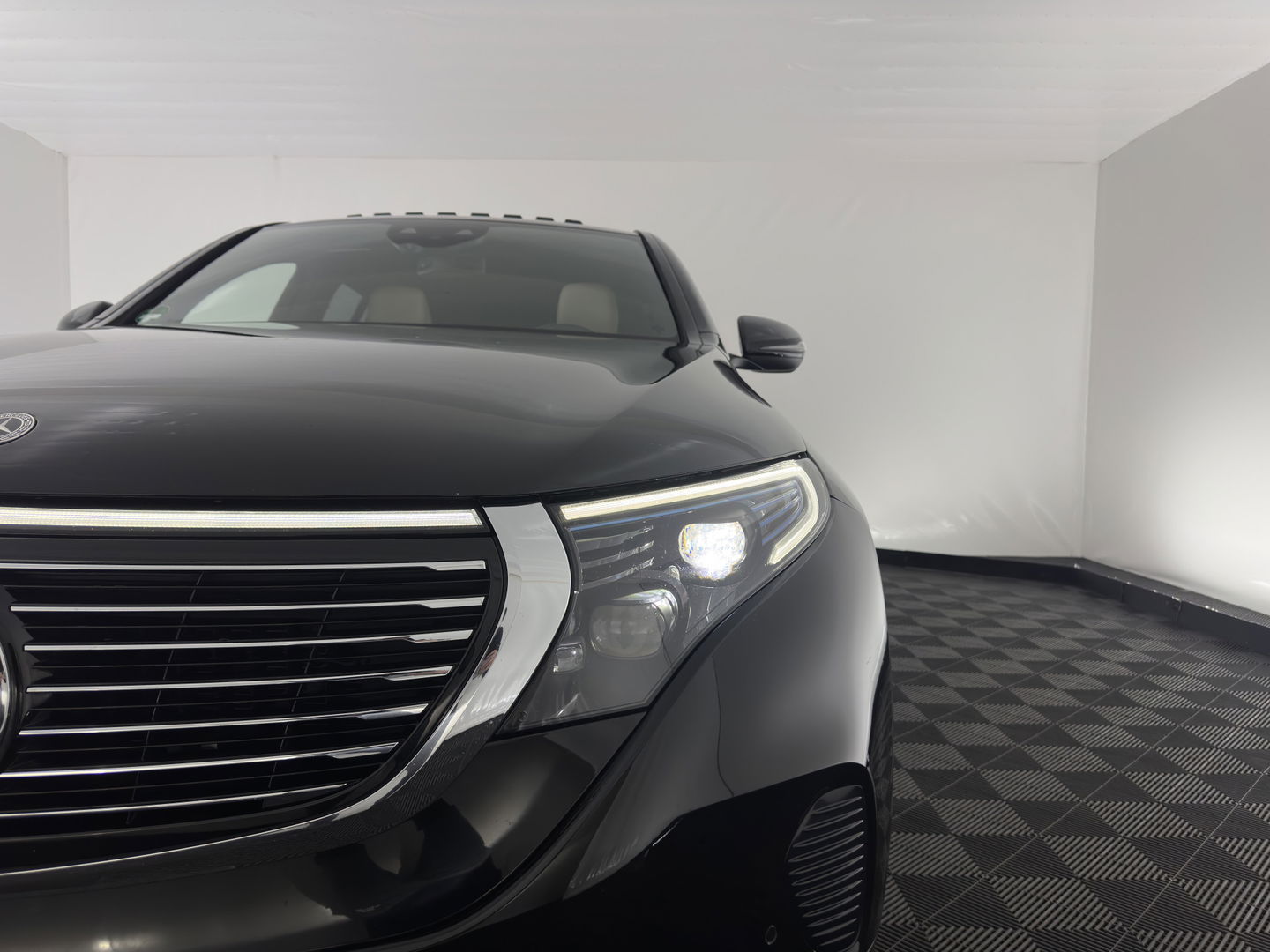 Mercedes-Benz EQC 400 4MATIC Business Solution 80 kWh (3-Fase) {SOH-93%} (INCL-BTW) *AUT | SUNROOF | WIDE-SCREEN-DIGI-COCKPIT | MEMORY-PACK | SURROUND-VIEW | KEYLESS | ARTICO-FULL-LEATHER | SPORT-SEATS | DAB+ | 19 ''*