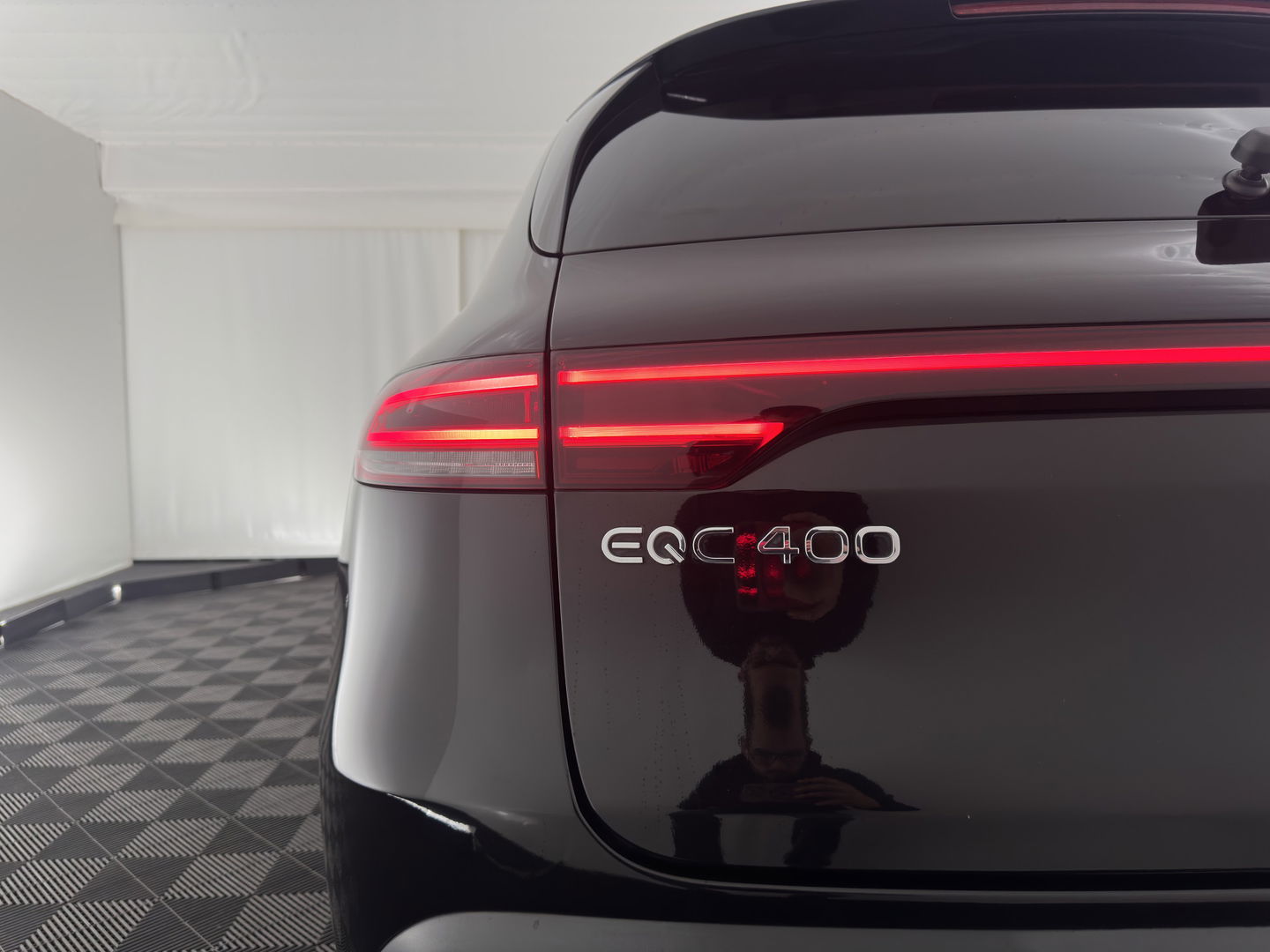 Mercedes-Benz EQC 400 4MATIC Business Solution 80 kWh (3-Fase) {SOH-93%} (INCL-BTW) *AUT | SUNROOF | WIDE-SCREEN-DIGI-COCKPIT | MEMORY-PACK | SURROUND-VIEW | KEYLESS | ARTICO-FULL-LEATHER | SPORT-SEATS | DAB+ | 19 ''*