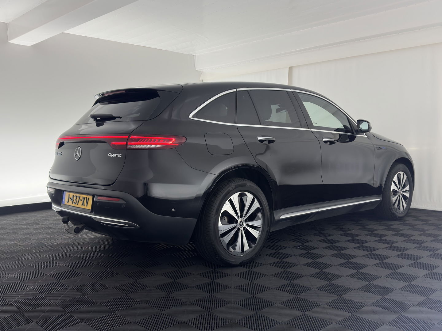 Mercedes-Benz EQC 400 4MATIC Business Solution 80 kWh (3-Fase) {SOH-93%} (INCL-BTW) *AUT | SUNROOF | WIDE-SCREEN-DIGI-COCKPIT | MEMORY-PACK | SURROUND-VIEW | KEYLESS | ARTICO-FULL-LEATHER | SPORT-SEATS | DAB+ | 19 ''*