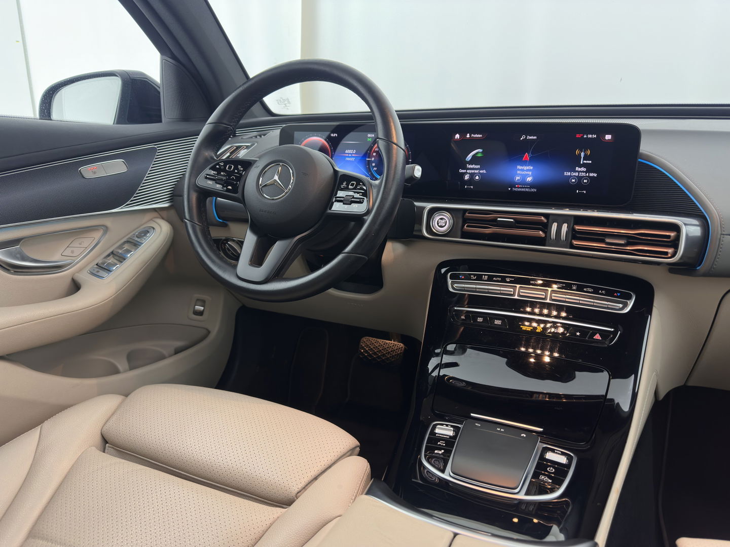 Mercedes-Benz EQC 400 4MATIC Business Solution 80 kWh (3-Fase) {SOH-93%} (INCL-BTW) *AUT | SUNROOF | WIDE-SCREEN-DIGI-COCKPIT | MEMORY-PACK | SURROUND-VIEW | KEYLESS | ARTICO-FULL-LEATHER | SPORT-SEATS | DAB+ | 19 ''*