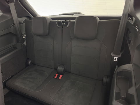 Volkswagen Tiguan Allspace 1.5 TSI R-line Highline Business (7-Pers.) (INCL-BTW) Aut * PANO | NAVI-FULLMAP | XENON | ALCANTARA | HEATED-ERGONOMIC-SPORTSEATS | KEYLESS | PRIVACY-GLASS | CAMERA | DAB | DIGI-COCKPIT | PDC | TOWBAR | ECC | 19"ALU*