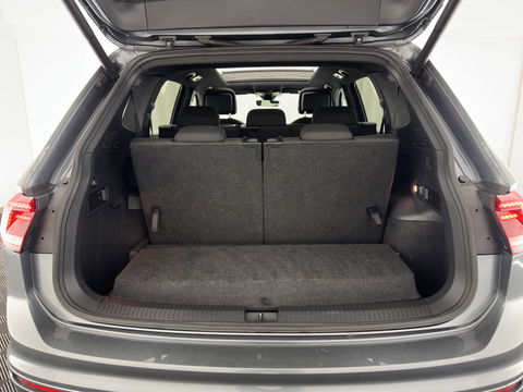 Volkswagen Tiguan Allspace 1.5 TSI R-line Highline Business (7-Pers.) (INCL-BTW) Aut * PANO | NAVI-FULLMAP | XENON | ALCANTARA | HEATED-ERGONOMIC-SPORTSEATS | KEYLESS | PRIVACY-GLASS | CAMERA | DAB | DIGI-COCKPIT | PDC | TOWBAR | ECC | 19"ALU*