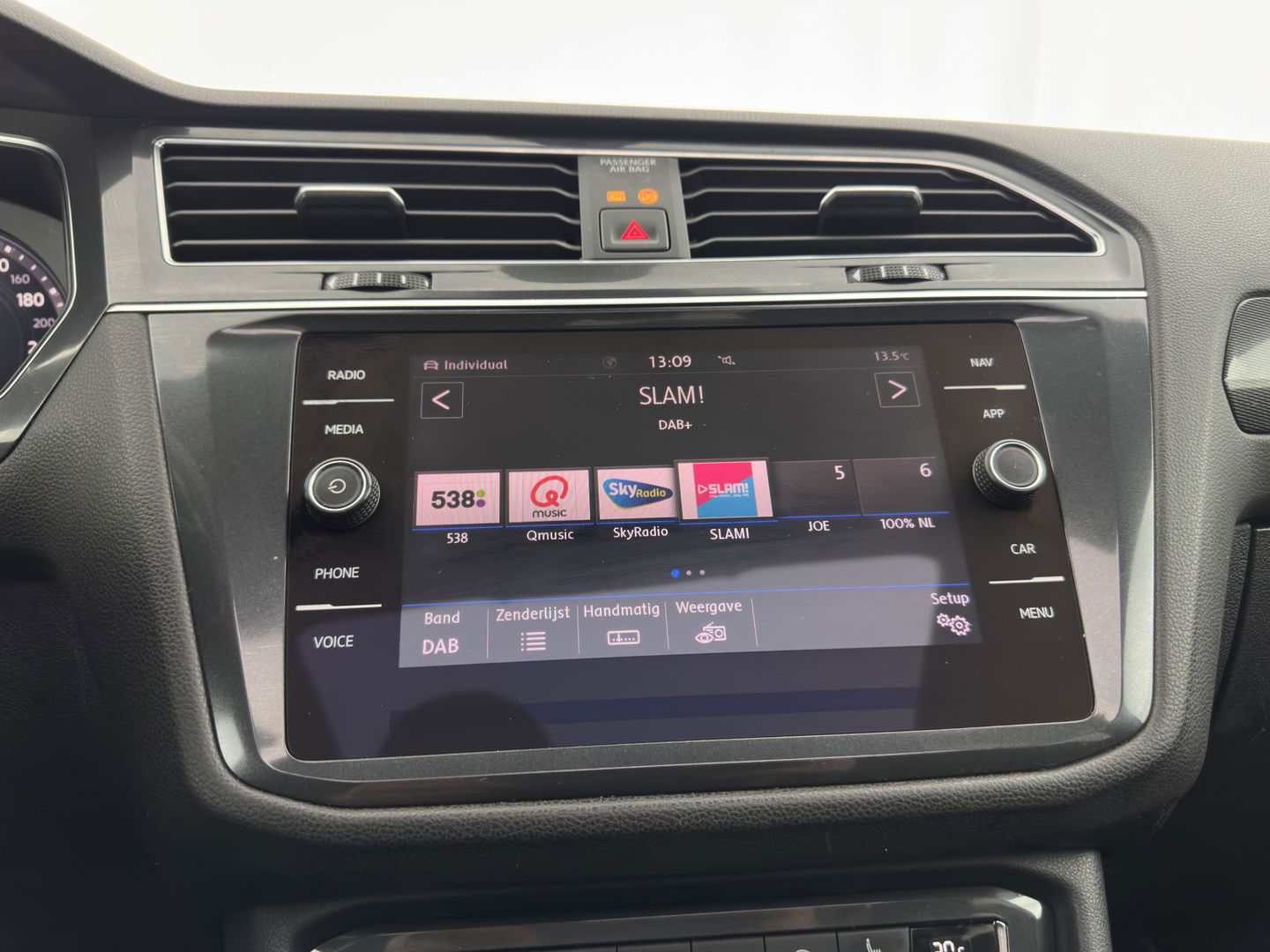 Volkswagen Tiguan Allspace 1.5 TSI R-line Highline Business (7-Pers.) (INCL-BTW) Aut * PANO | NAVI-FULLMAP | XENON | ALCANTARA | HEATED-ERGONOMIC-SPORTSEATS | KEYLESS | PRIVACY-GLASS | CAMERA | DAB | DIGI-COCKPIT | PDC | TOWBAR | ECC | 19"ALU*