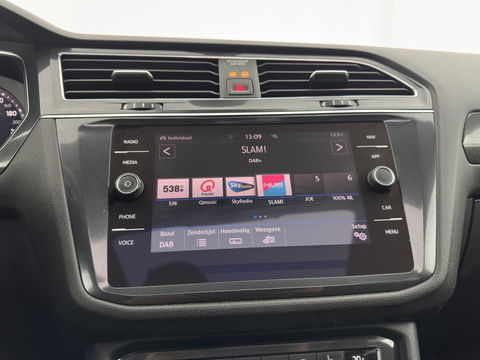 Volkswagen Tiguan Allspace 1.5 TSI R-line Highline Business (7-Pers.) (INCL-BTW) Aut * PANO | NAVI-FULLMAP | XENON | ALCANTARA | HEATED-ERGONOMIC-SPORTSEATS | KEYLESS | PRIVACY-GLASS | CAMERA | DAB | DIGI-COCKPIT | PDC | TOWBAR | ECC | 19"ALU*