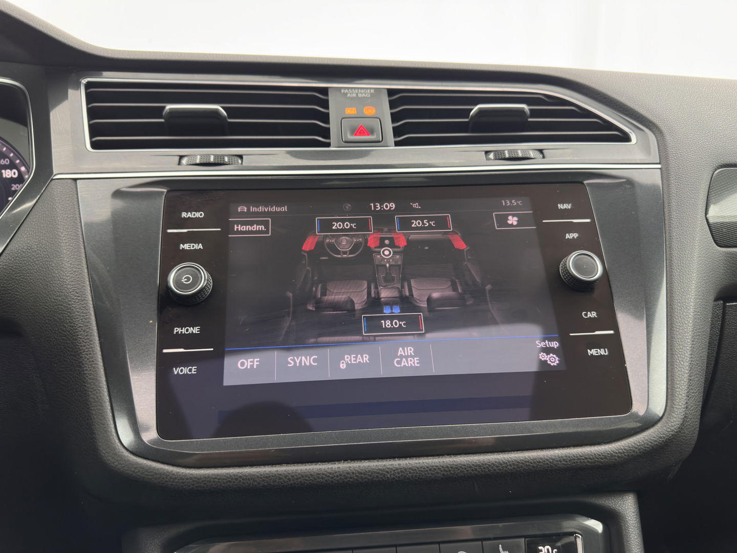 Volkswagen Tiguan Allspace 1.5 TSI R-line Highline Business (7-Pers.) (INCL-BTW) Aut * PANO | NAVI-FULLMAP | XENON | ALCANTARA | HEATED-ERGONOMIC-SPORTSEATS | KEYLESS | PRIVACY-GLASS | CAMERA | DAB | DIGI-COCKPIT | PDC | TOWBAR | ECC | 19"ALU*