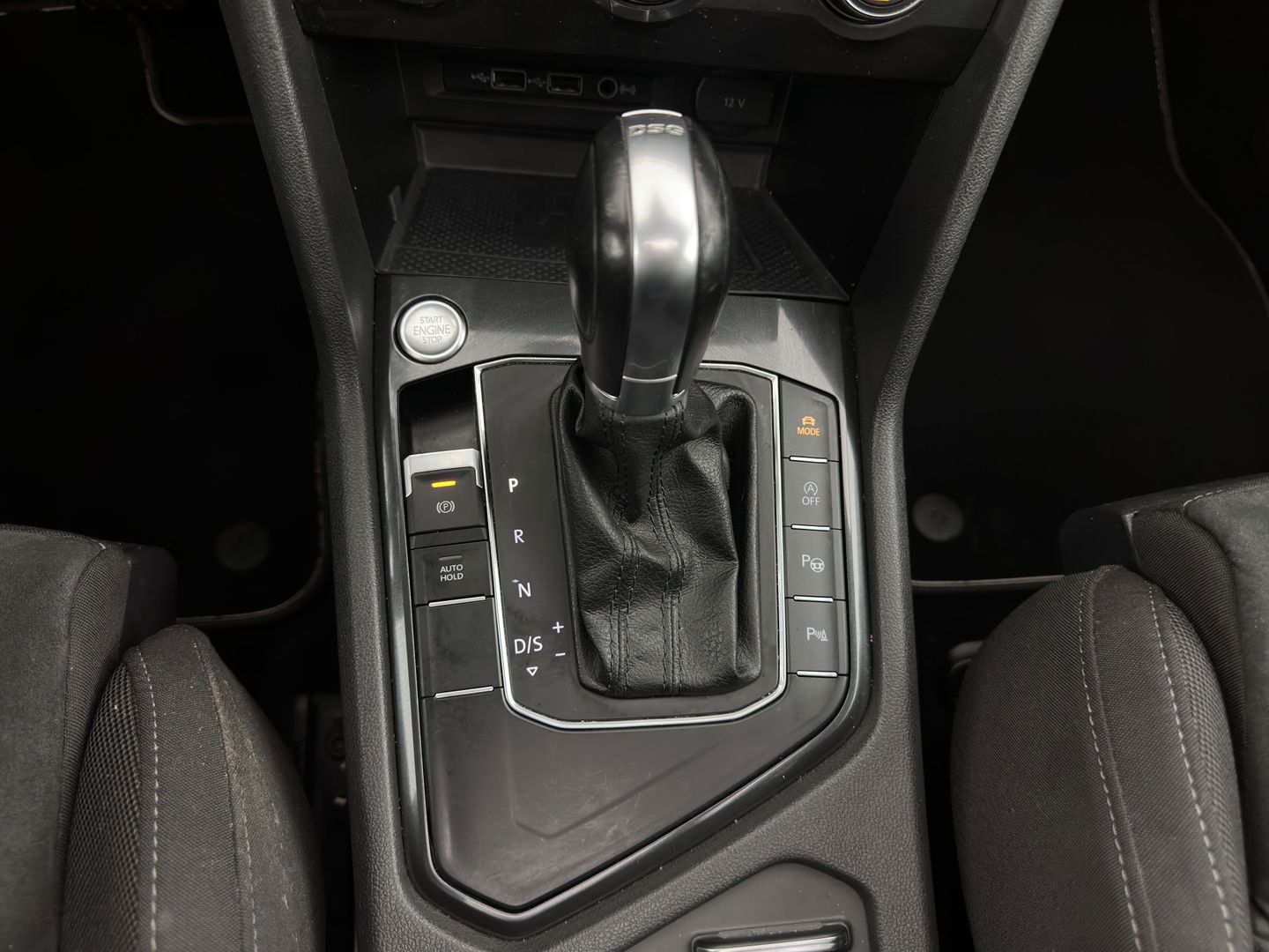 Volkswagen Tiguan Allspace 1.5 TSI R-line Highline Business (7-Pers.) (INCL-BTW) Aut * PANO | NAVI-FULLMAP | XENON | ALCANTARA | HEATED-ERGONOMIC-SPORTSEATS | KEYLESS | PRIVACY-GLASS | CAMERA | DAB | DIGI-COCKPIT | PDC | TOWBAR | ECC | 19"ALU*