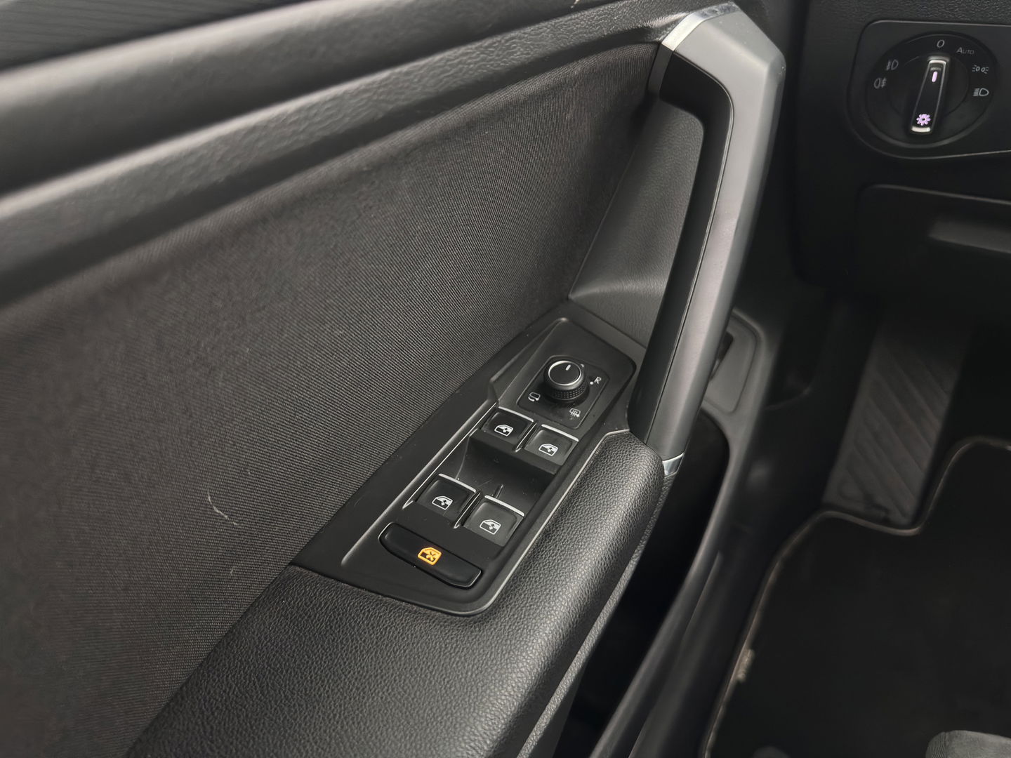 Volkswagen Tiguan Allspace 1.5 TSI R-line Highline Business (7-Pers.) (INCL-BTW) Aut * PANO | NAVI-FULLMAP | XENON | ALCANTARA | HEATED-ERGONOMIC-SPORTSEATS | KEYLESS | PRIVACY-GLASS | CAMERA | DAB | DIGI-COCKPIT | PDC | TOWBAR | ECC | 19"ALU*