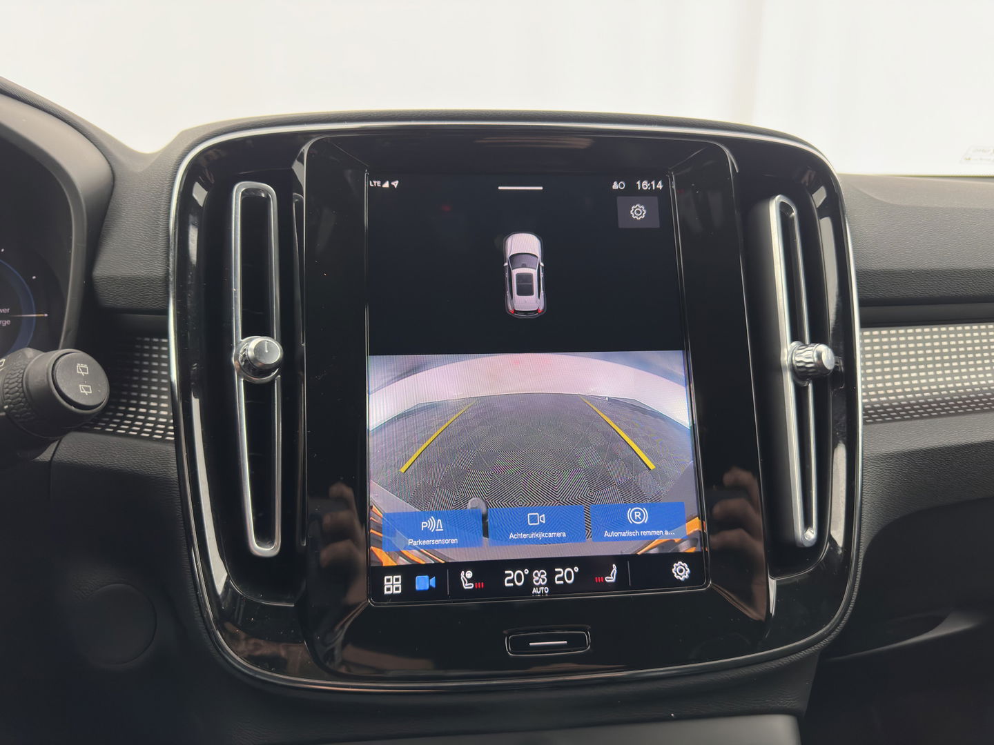 Volvo XC40 Recharge Twin Plus (3-Fase) {SOH-91%} (INCL-BTW) Aut *LEATHER-ALCANTARA | DIGI-COCKPIT | FULL-LED | PREMIUM-AUDIO | TOP-VIEW | CARPLAY | NAVI-FULLMAP | ECC | PDC | KEYLESS | HEATED-SPORTSEATS | BLIS | PRIVACY-GLASS | TOWBAR | 19