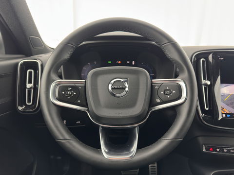 Volvo XC40 Recharge Twin Plus (3-Fase) {SOH-91%} (INCL-BTW) Aut *LEATHER-ALCANTARA | DIGI-COCKPIT | FULL-LED | PREMIUM-AUDIO | TOP-VIEW | CARPLAY | NAVI-FULLMAP | ECC | PDC | KEYLESS | HEATED-SPORTSEATS | BLIS | PRIVACY-GLASS | TOWBAR | 19