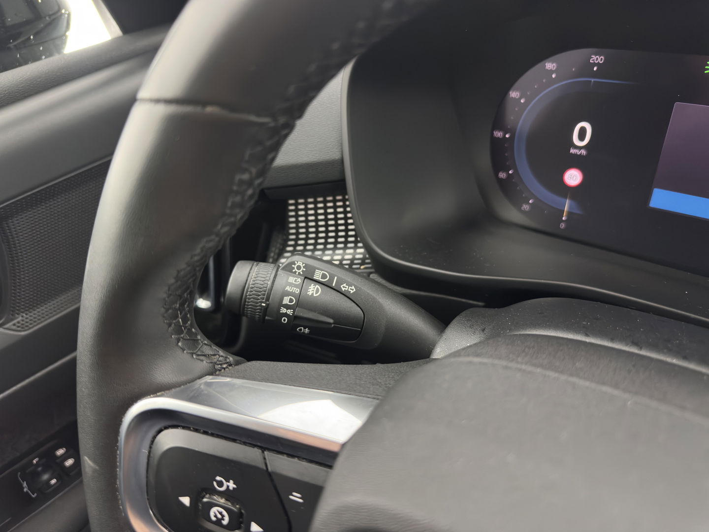 Volvo XC40 Recharge Twin Plus (3-Fase) {SOH-91%} (INCL-BTW) Aut *LEATHER-ALCANTARA | DIGI-COCKPIT | FULL-LED | PREMIUM-AUDIO | TOP-VIEW | CARPLAY | NAVI-FULLMAP | ECC | PDC | KEYLESS | HEATED-SPORTSEATS | BLIS | PRIVACY-GLASS | TOWBAR | 19