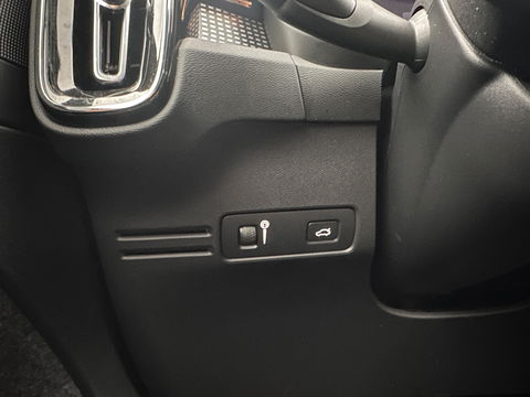 Volvo XC40 Recharge Twin Plus (3-Fase) {SOH-91%} (INCL-BTW) Aut *LEATHER-ALCANTARA | DIGI-COCKPIT | FULL-LED | PREMIUM-AUDIO | TOP-VIEW | CARPLAY | NAVI-FULLMAP | ECC | PDC | KEYLESS | HEATED-SPORTSEATS | BLIS | PRIVACY-GLASS | TOWBAR | 19