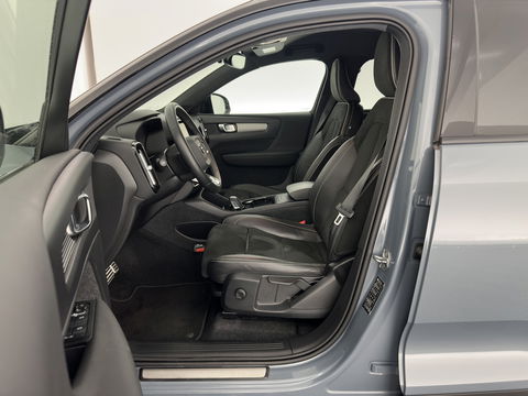 Volvo XC40 Recharge Twin Plus (3-Fase) {SOH-91%} (INCL-BTW) Aut *LEATHER-ALCANTARA | DIGI-COCKPIT | FULL-LED | PREMIUM-AUDIO | TOP-VIEW | CARPLAY | NAVI-FULLMAP | ECC | PDC | KEYLESS | HEATED-SPORTSEATS | BLIS | PRIVACY-GLASS | TOWBAR | 19