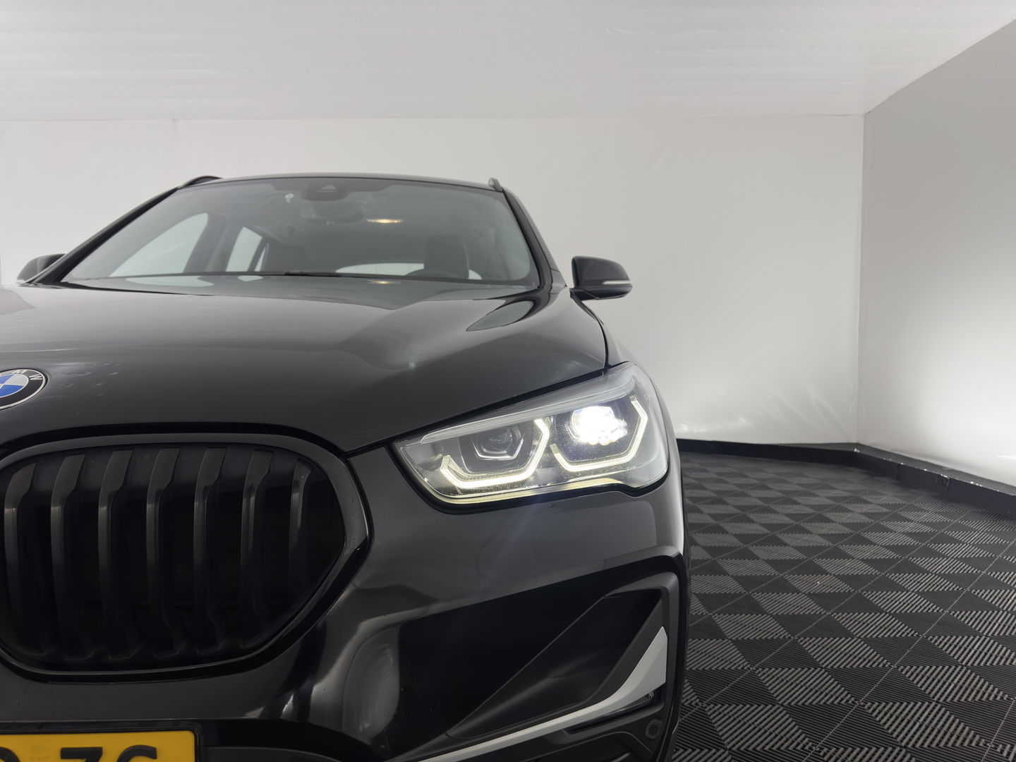 BMW X1 xDrive25e X-Line eDrive Edition AWD (Plug-In) (INCL-BTW) Aut * LUXURY-LEATHER | HEAD-UP | LEATHER-FABRIC | FULL-LED | NAVI-FULLMAP | HEATED-SPORTSEATS | AMBIENT-LIGHT |  ECC | PDC |  18''ALU*