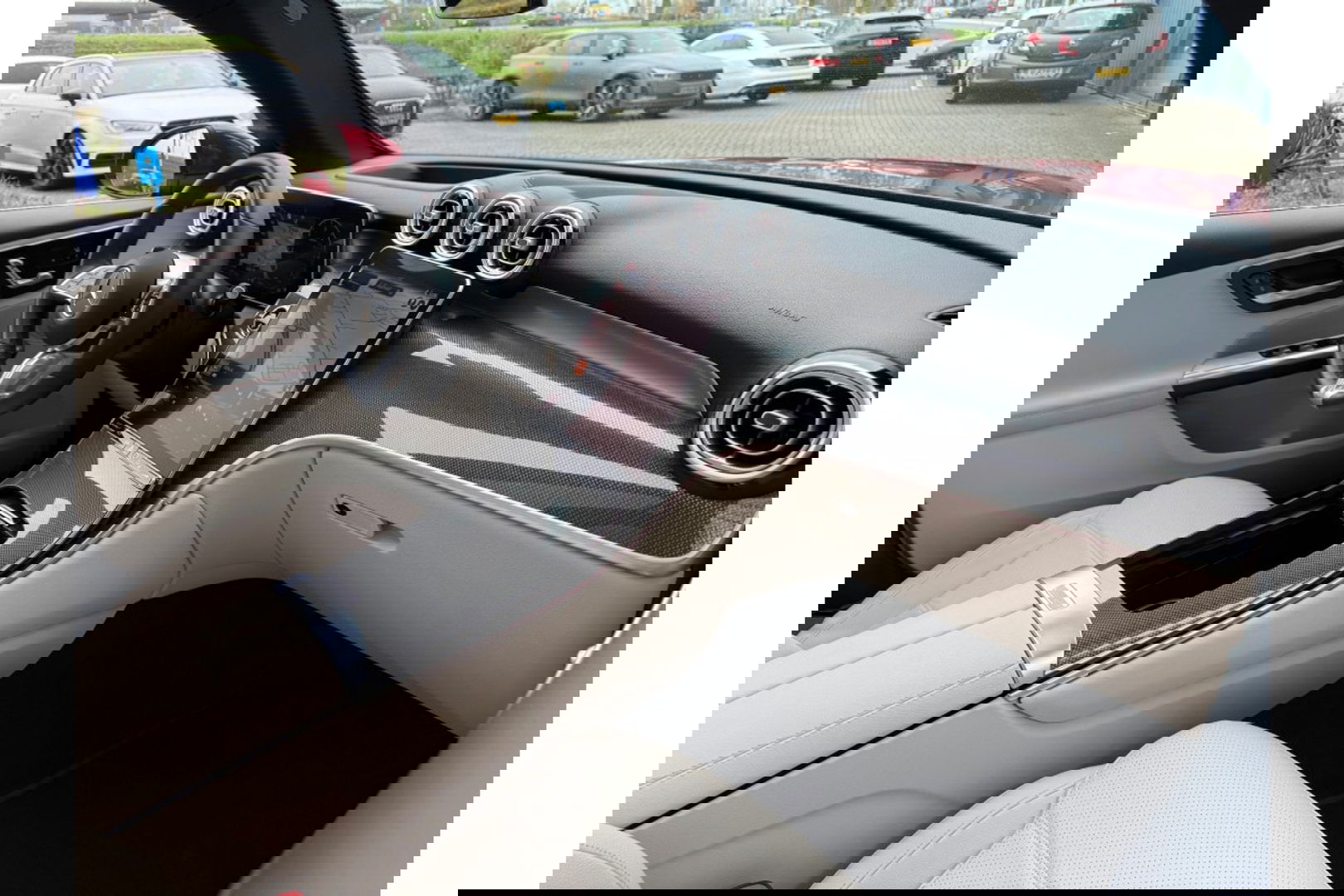 Mercedes-Benz GLC 300DE 4MATIC AMG LINE PANORAMA LEER NAVI PDC360GR.