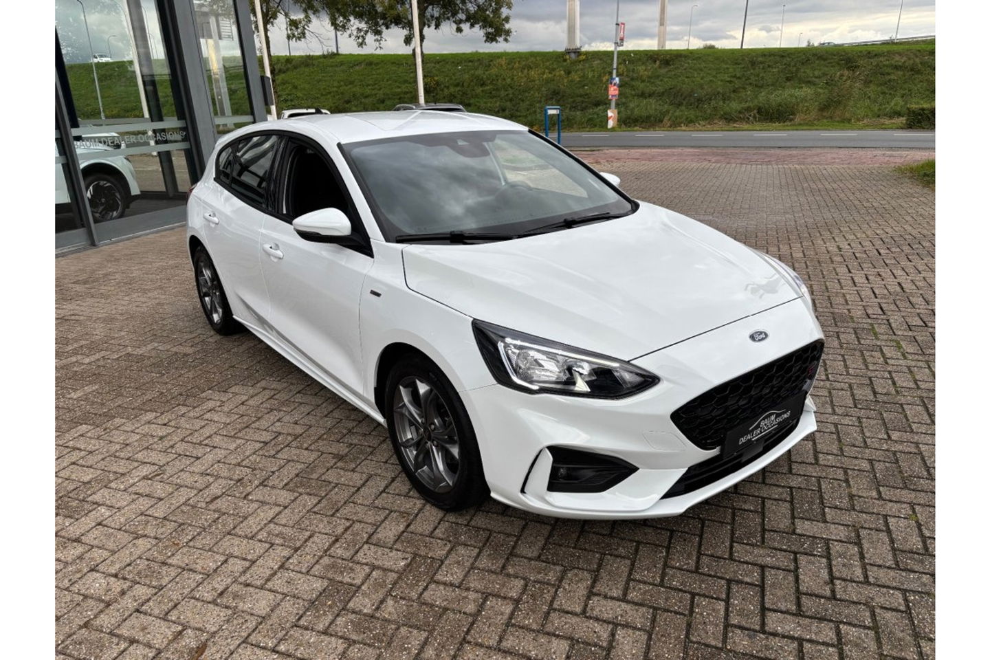 Ford Focus 1.0 ECOBOOST ST-LINE AUTOMAAT NAVI PDC-CAMERA WINTERPACK.